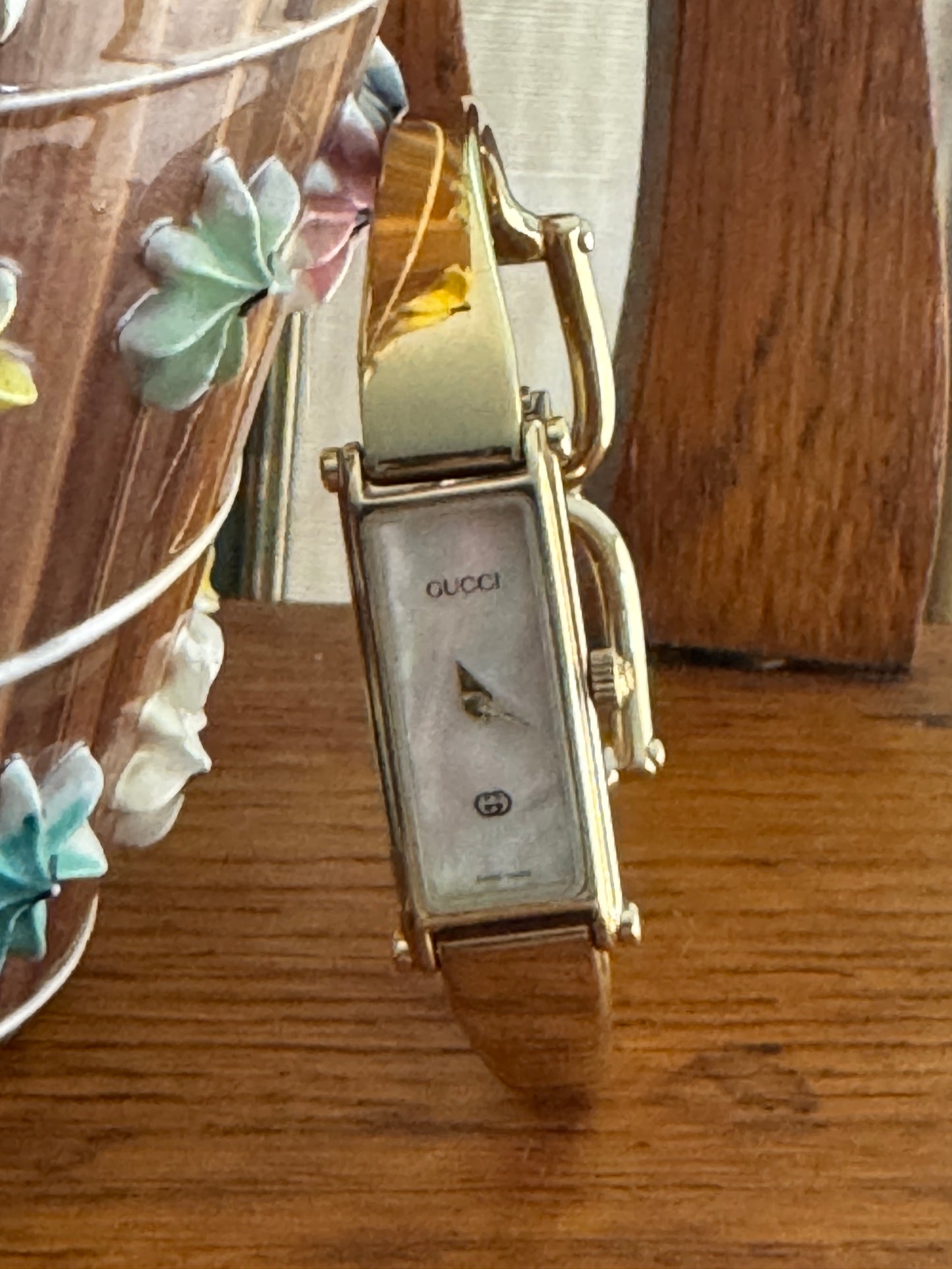 Vintage Gucci 1500L Gold Plated Bangle Ladies Watch MOP Shell Horsebit Clasp