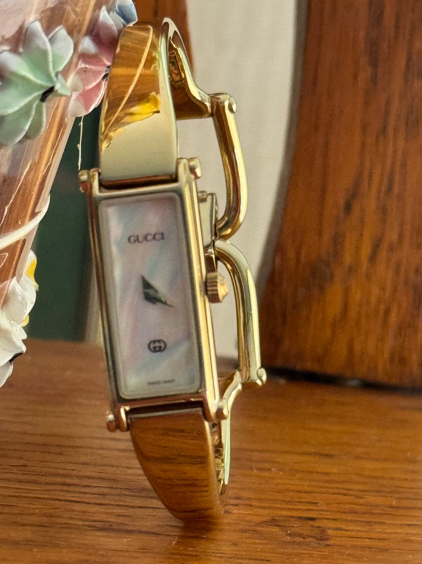 Vintage Gucci 1500L Gold Plated Bangle Ladies Watch MOP Shell Horsebit Clasp