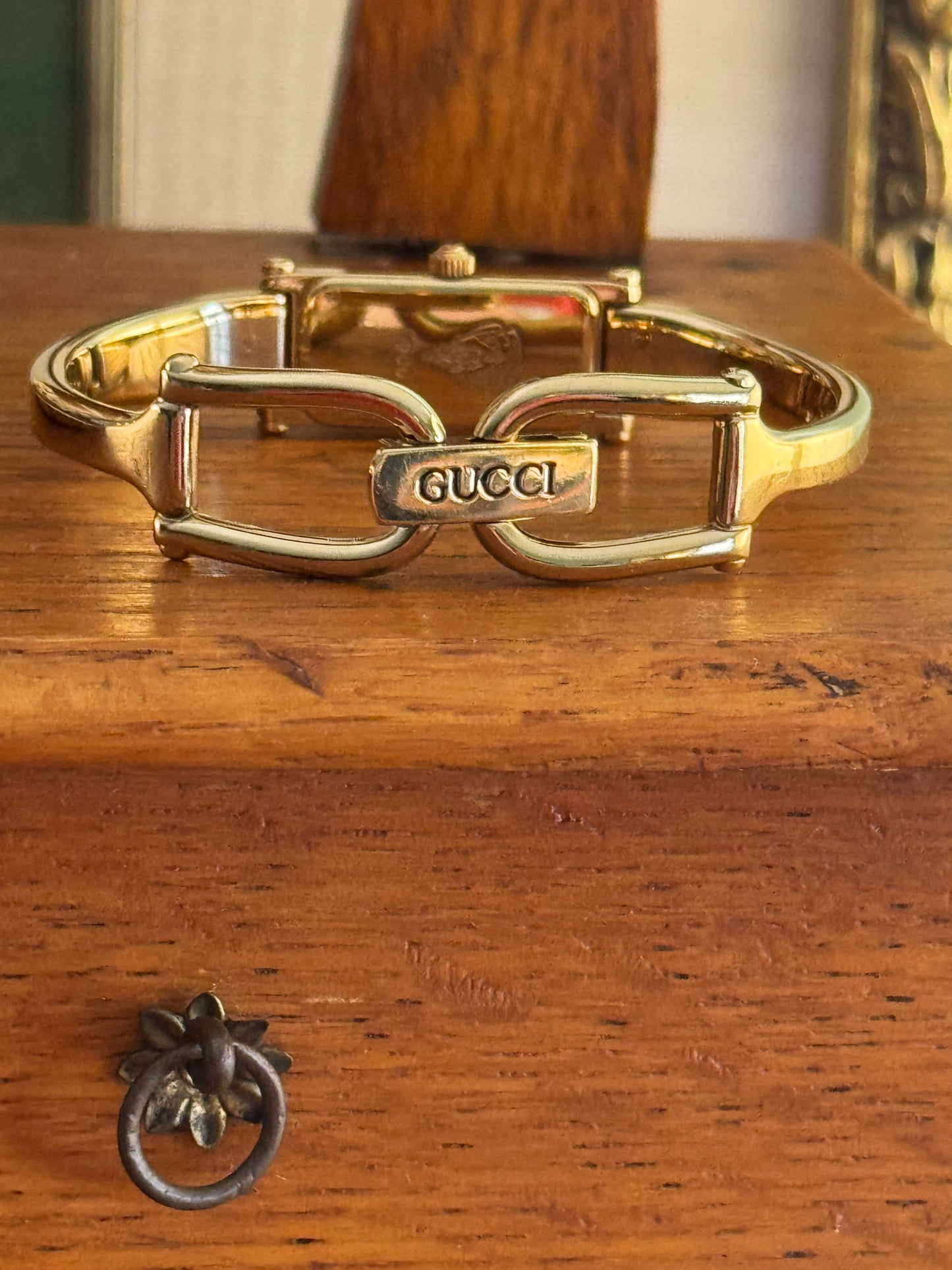 Vintage Gucci 1500L Gold Plated Bangle Ladies Watch MOP Shell Horsebit Clasp