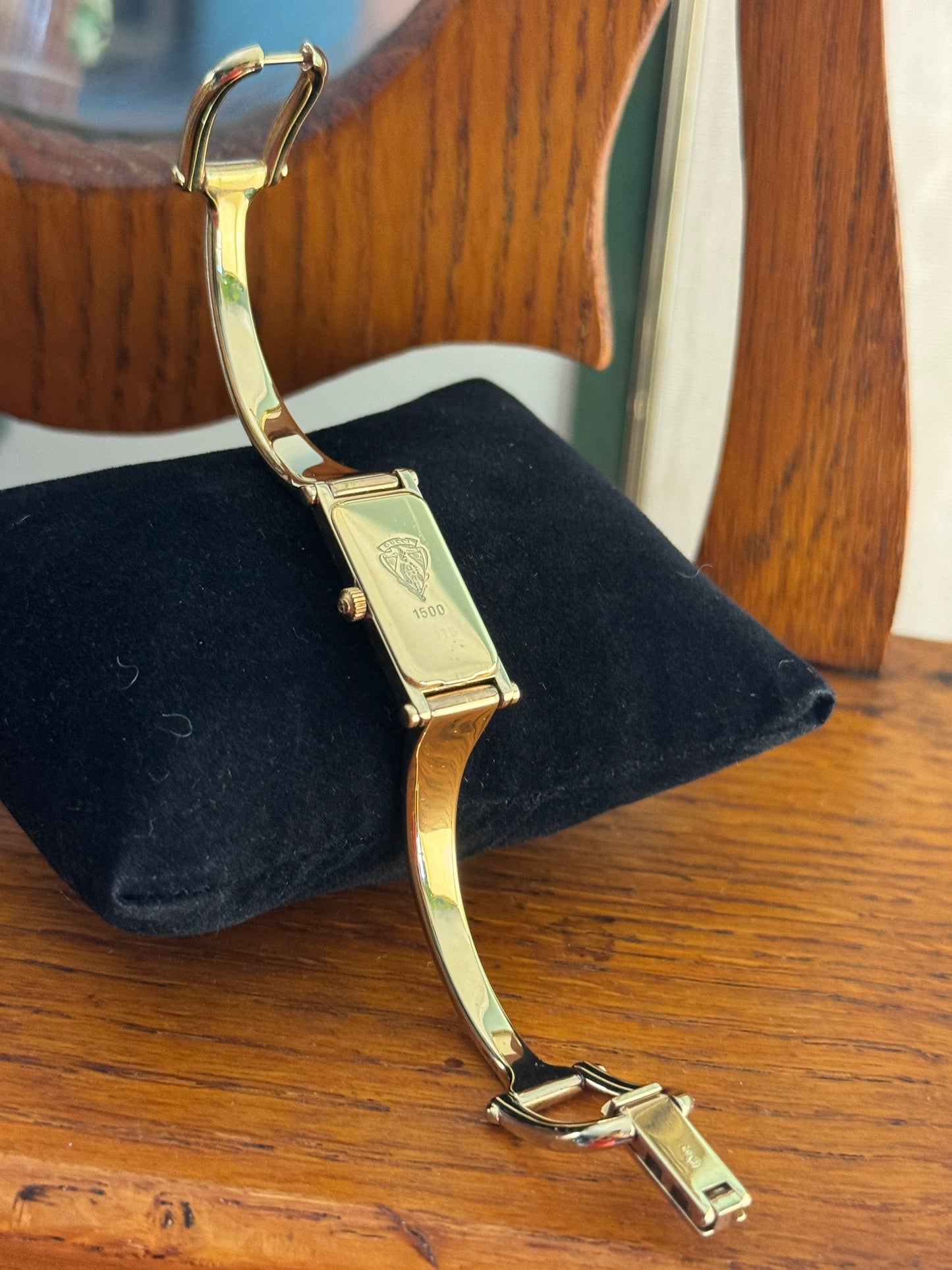 Vintage Gucci 1500L Gold Plated Bangle Ladies Watch MOP Shell Horsebit Clasp