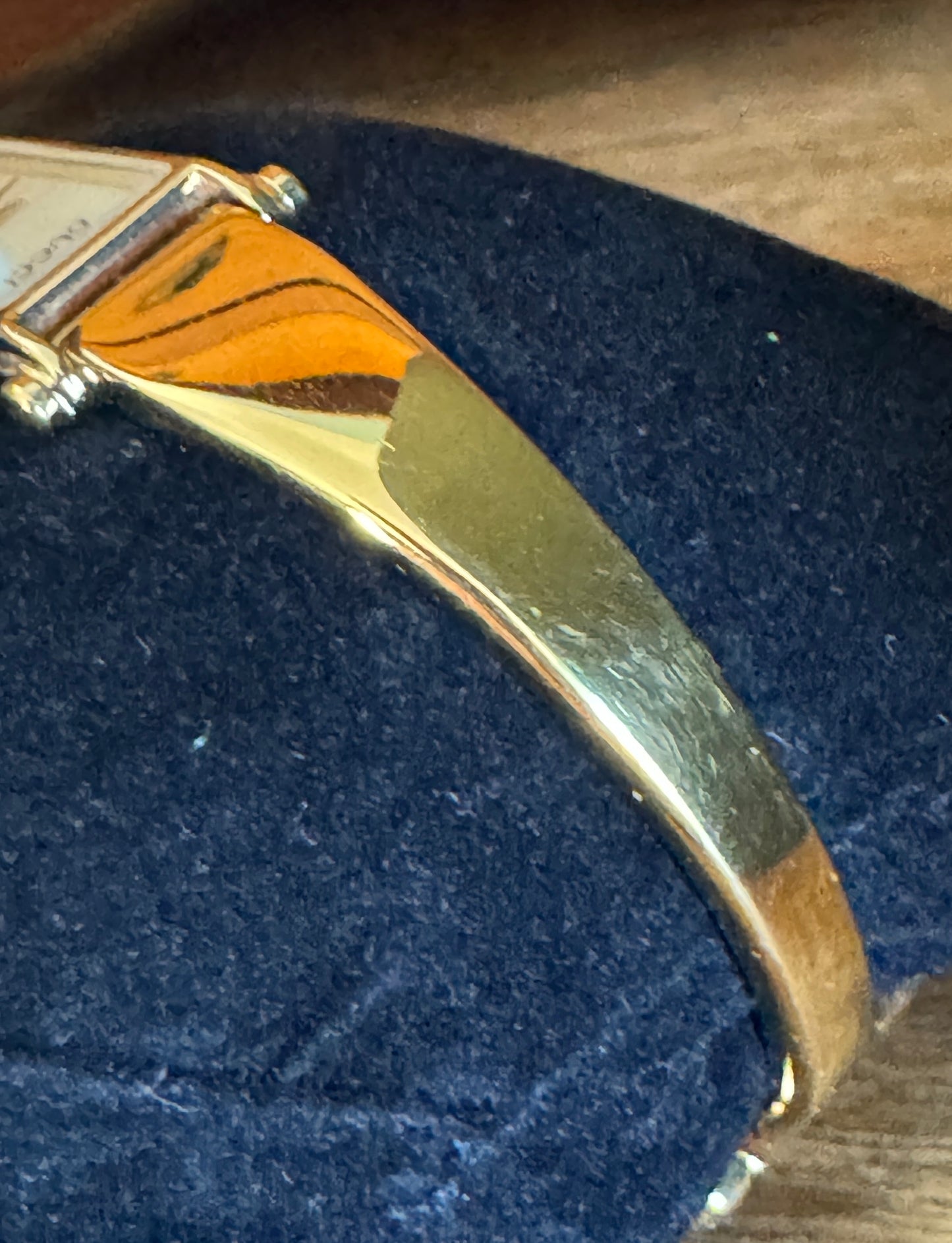 Vintage Gucci 1500L Gold Plated Bangle Ladies Watch MOP Shell Horsebit Clasp