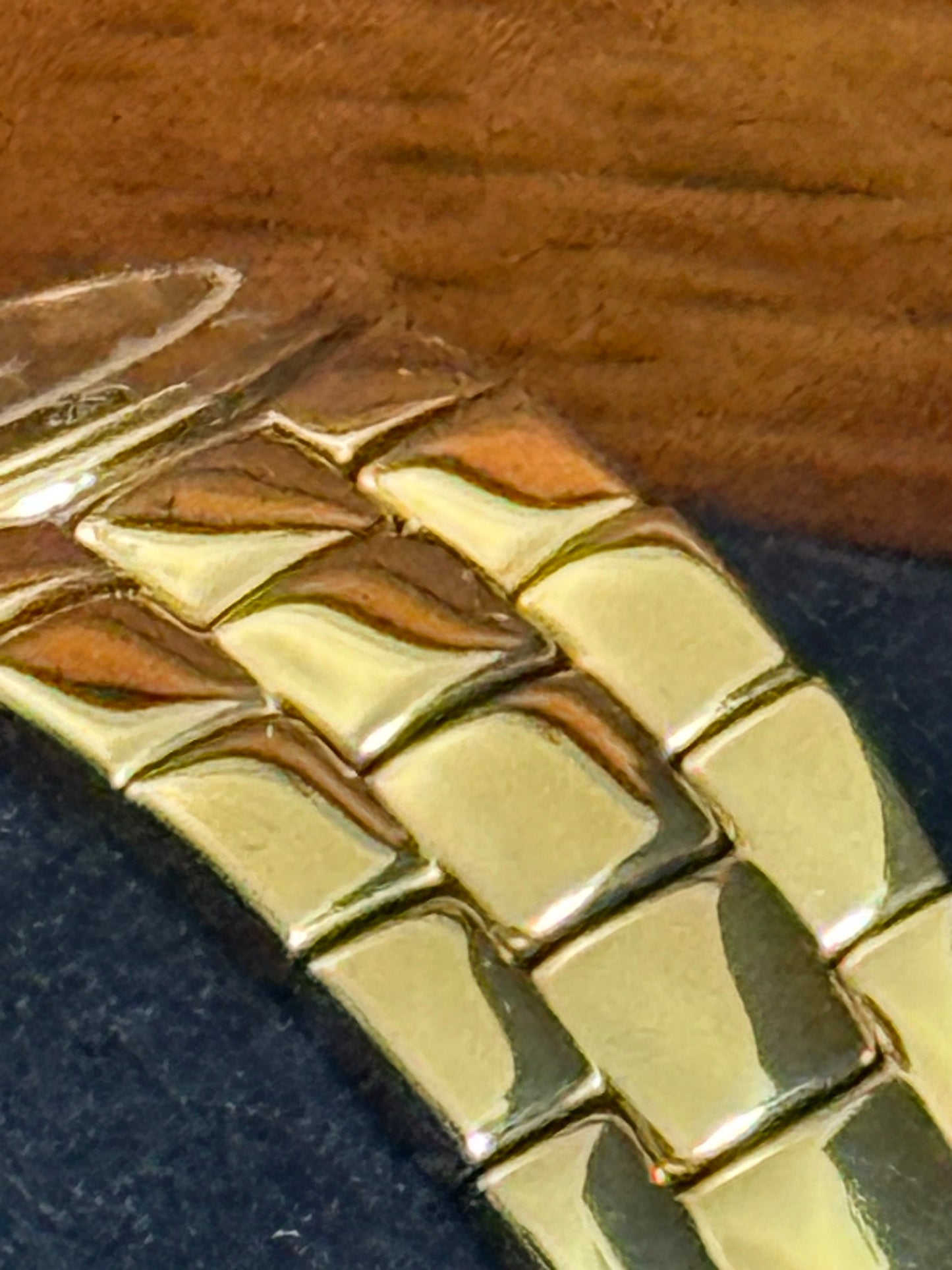 Vintage Gucci Ladies Gold Plated 3300.2.L Quartz Watch Black Dial Diamond Hour Markers