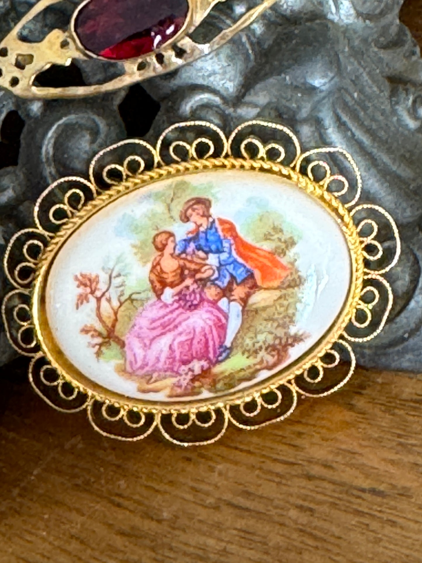 Vintage Fragonard French Romantic Heart Shaped Scollwork Pin