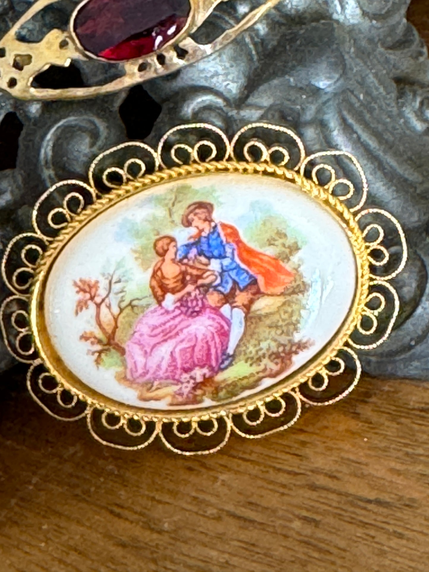 Vintage Fragonard French Romantic Heart Shaped Scollwork Pin