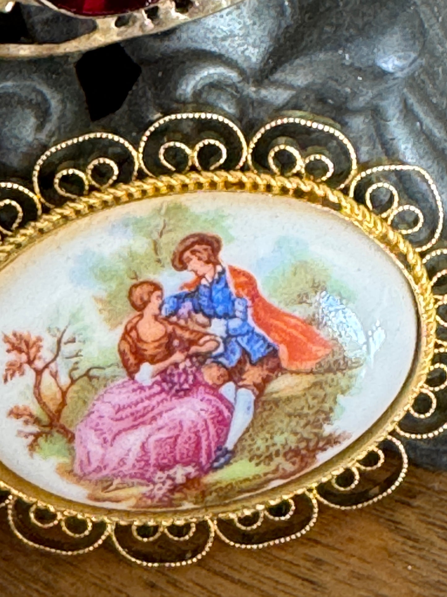 Vintage Fragonard French Romantic Heart Shaped Scollwork Pin