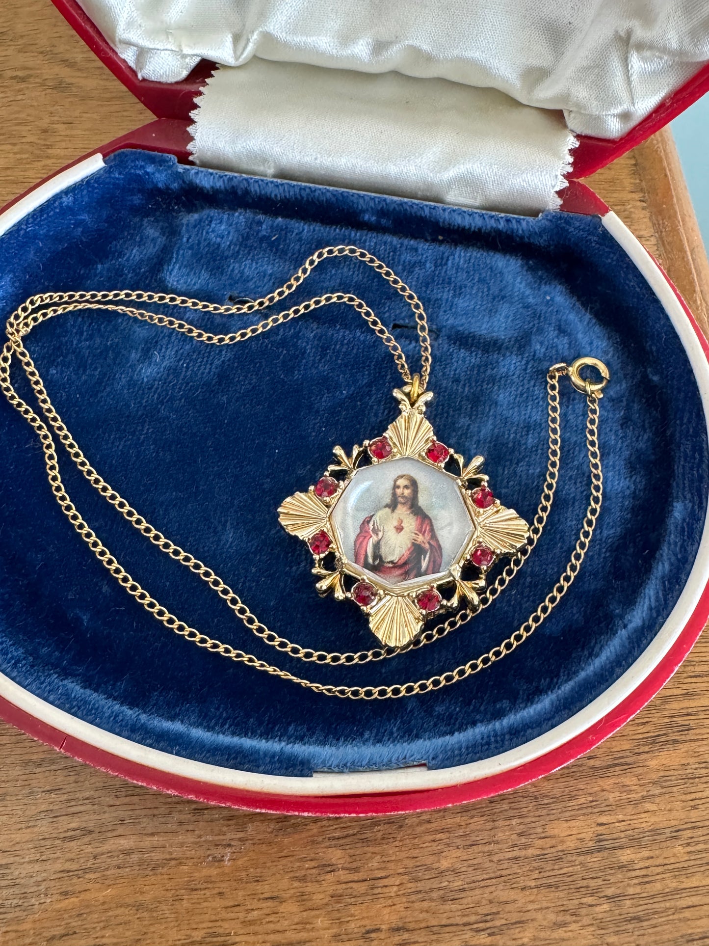 Vintage Sacred Heart of Mary & Jesus Glass Pendant Necklace