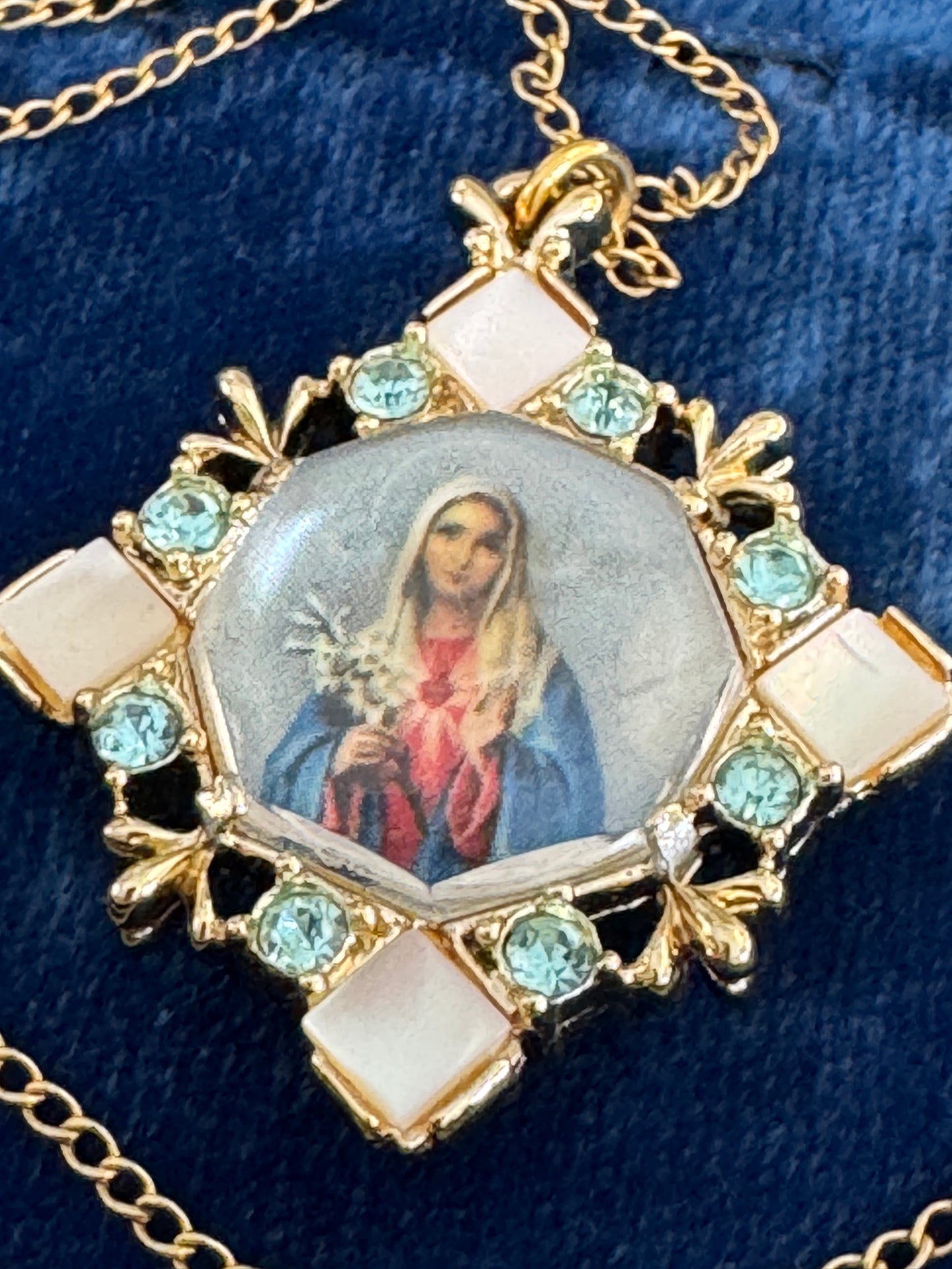 Vintage Sacred Heart of Mary & Jesus Glass Pendant Necklace