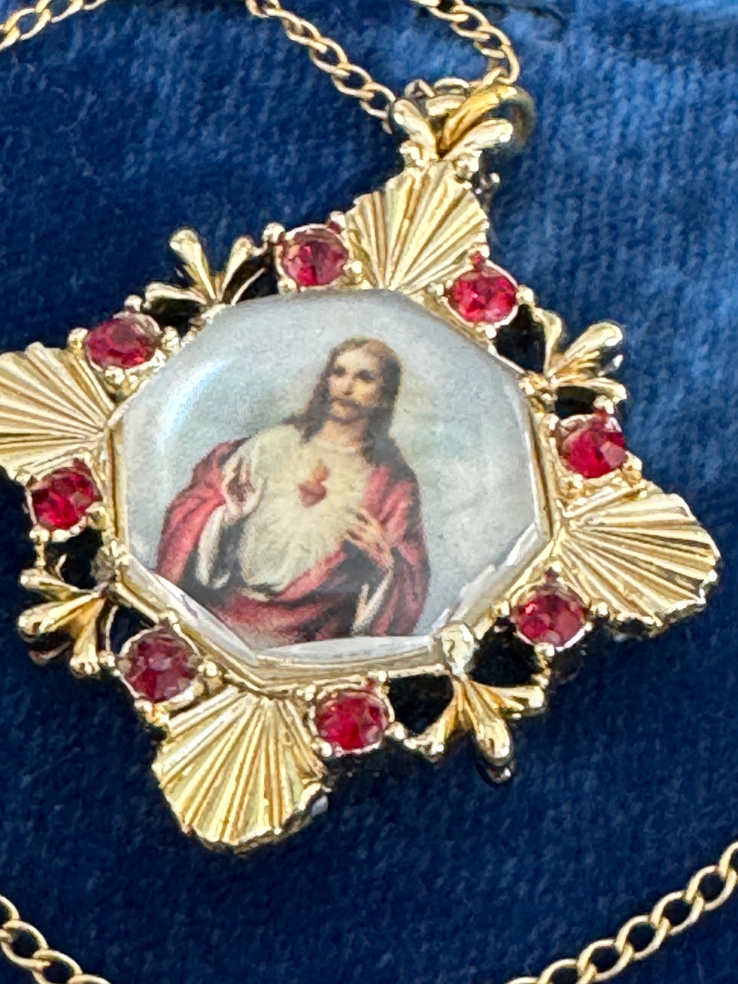 Vintage Sacred Heart of Mary & Jesus Glass Pendant Necklace