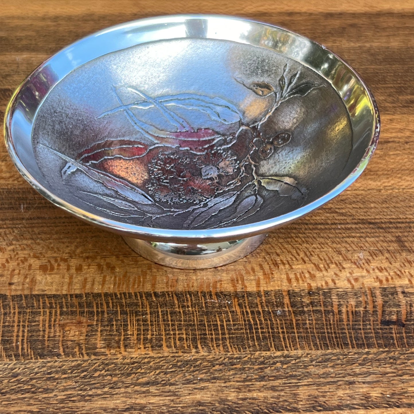 Don Scheil Handmade Nut Bowl Gum Leaf Design Australian