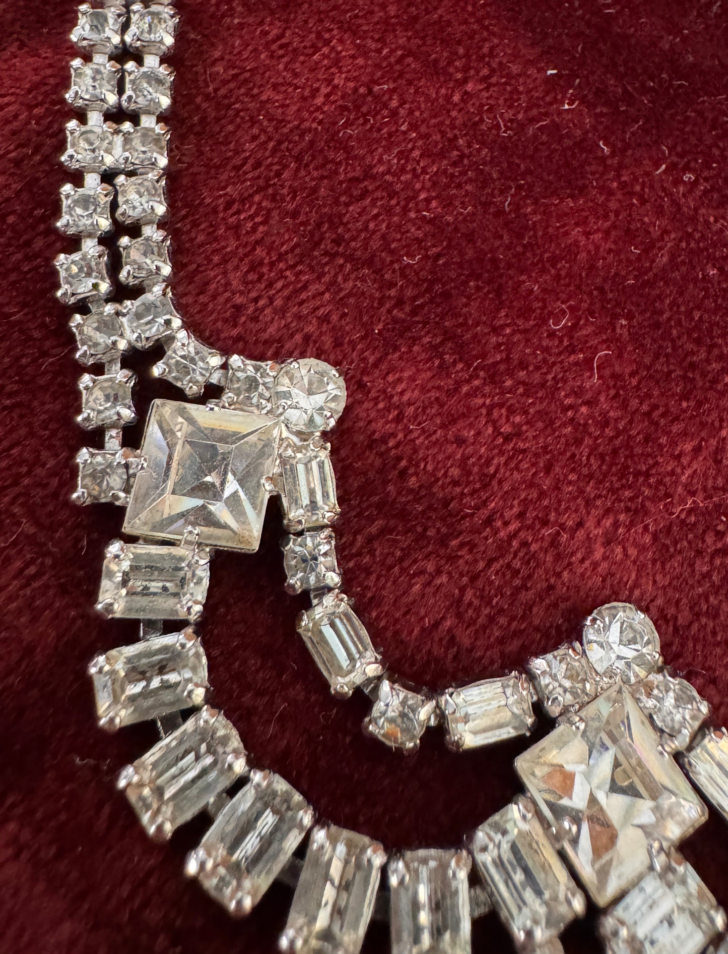 Vintage Weiss Clear Multi Faceted Rhinestone Festoon Necklace