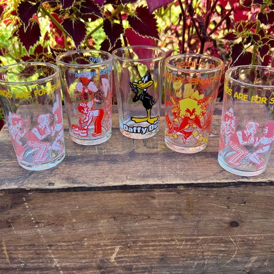 6 Vintage Archie, Looney Tunes Daffy Duck & Yosemite Sam Beverage Glasses