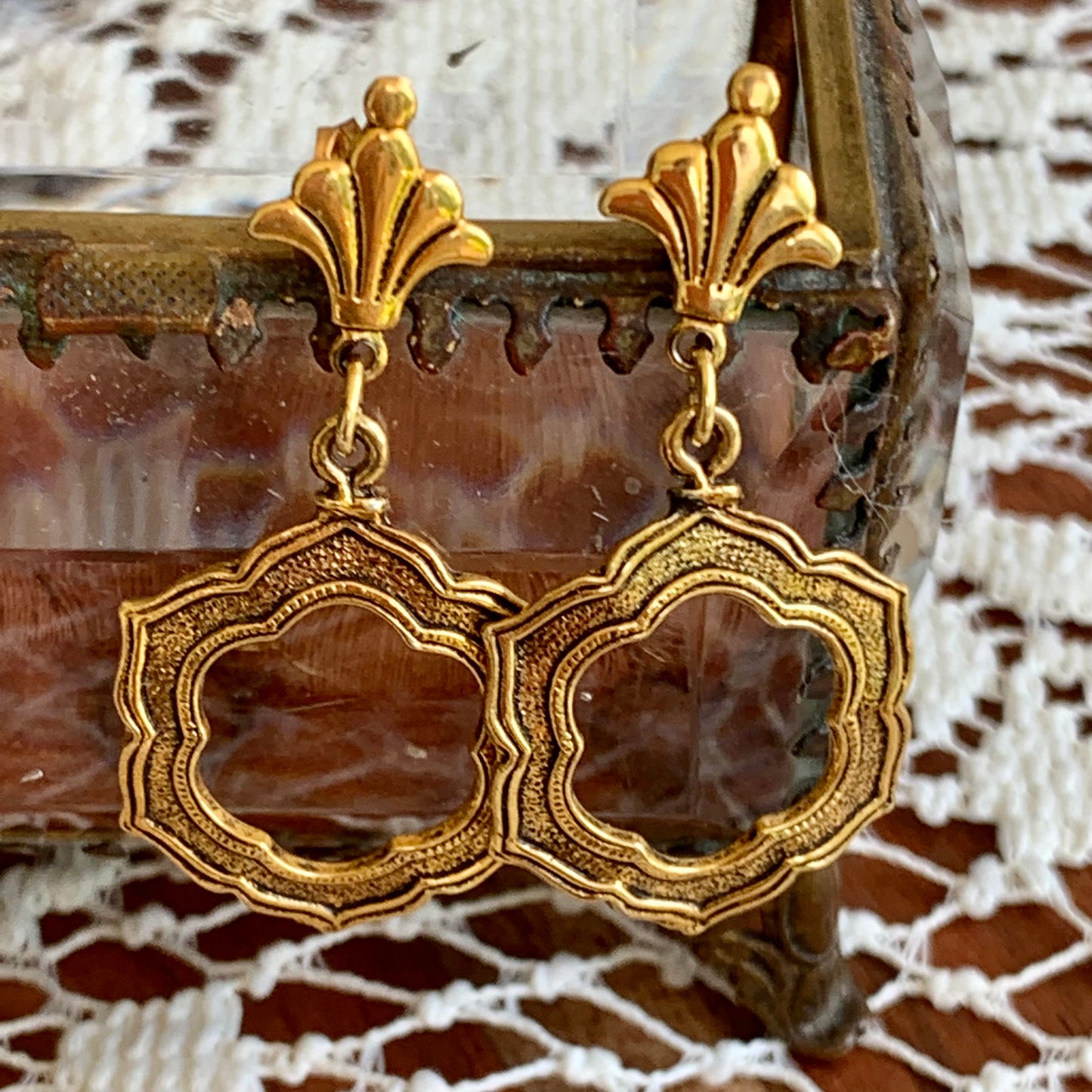 Vintage Dangling Gold Tone Modern Looking Floral Pierced Earrings 14K Gold Posts