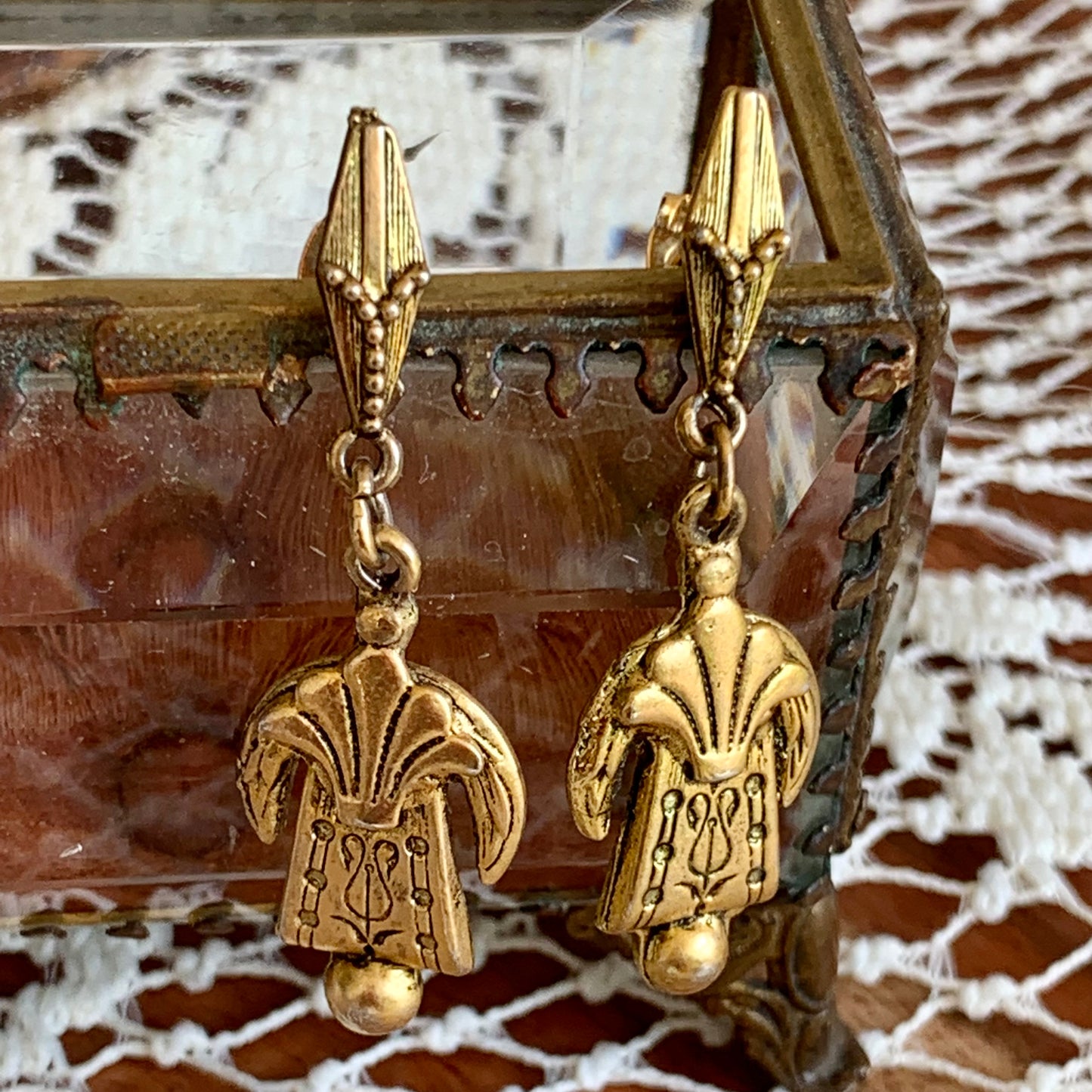 Vintage Dangling Gold Tone Asian Style Pierced Earrings 14K Gold Posts
