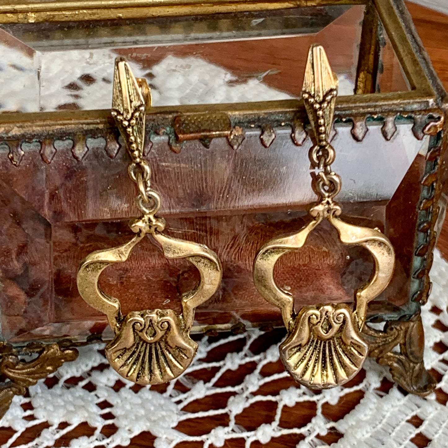 Vintage Dangling Gold Tone Modern Looking Pierced Earrings 14K Gold Posts