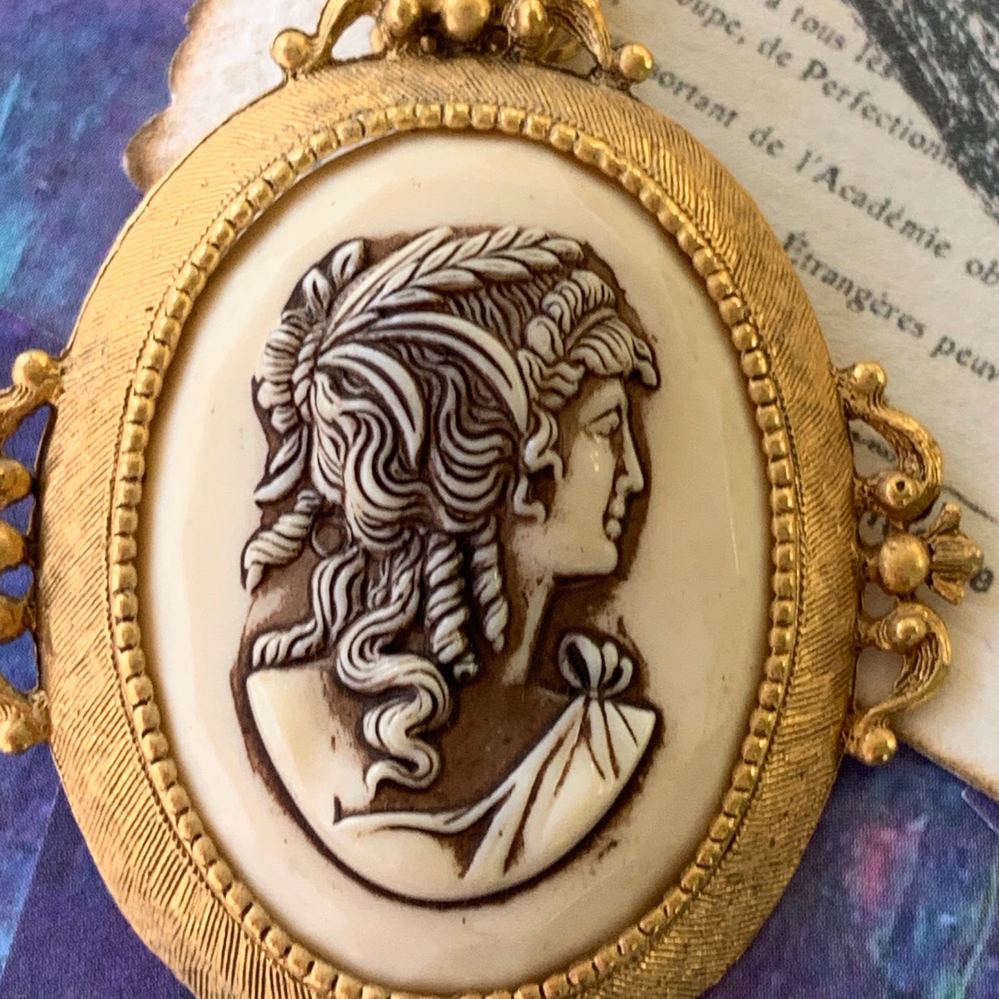 Vintage Florenza Plastic Cameo Necklace - Lady Slippers