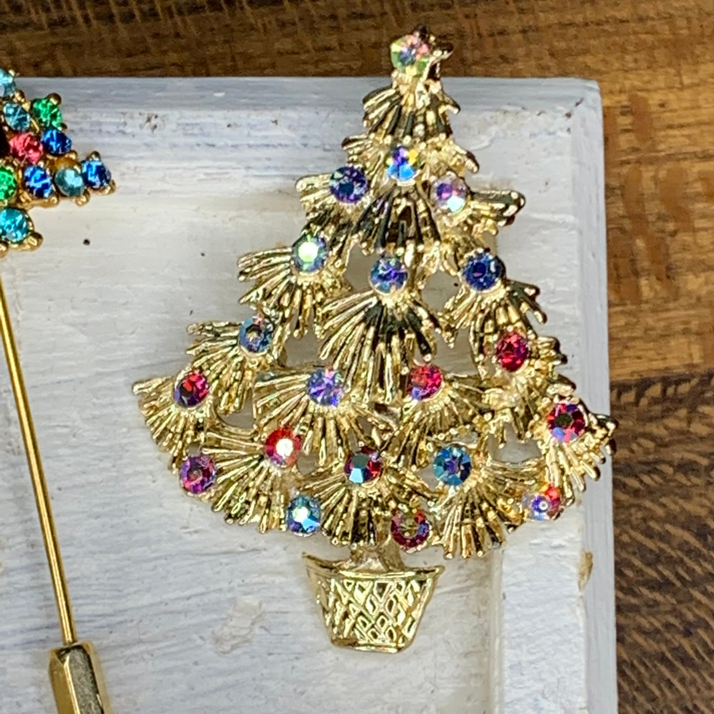 Elegant Christmas tree pin