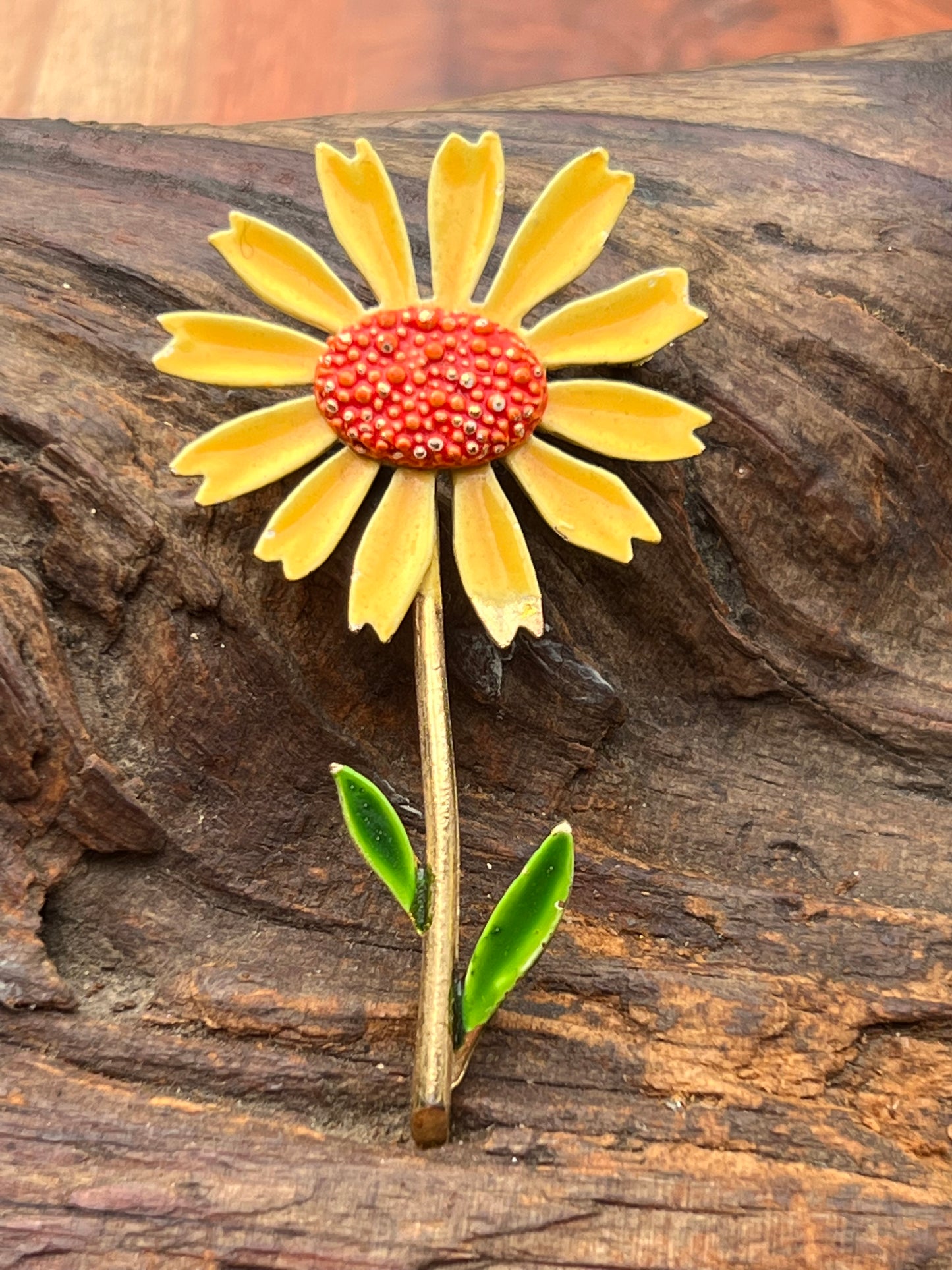 Vintage Signed Art Enameled Daisy Pin