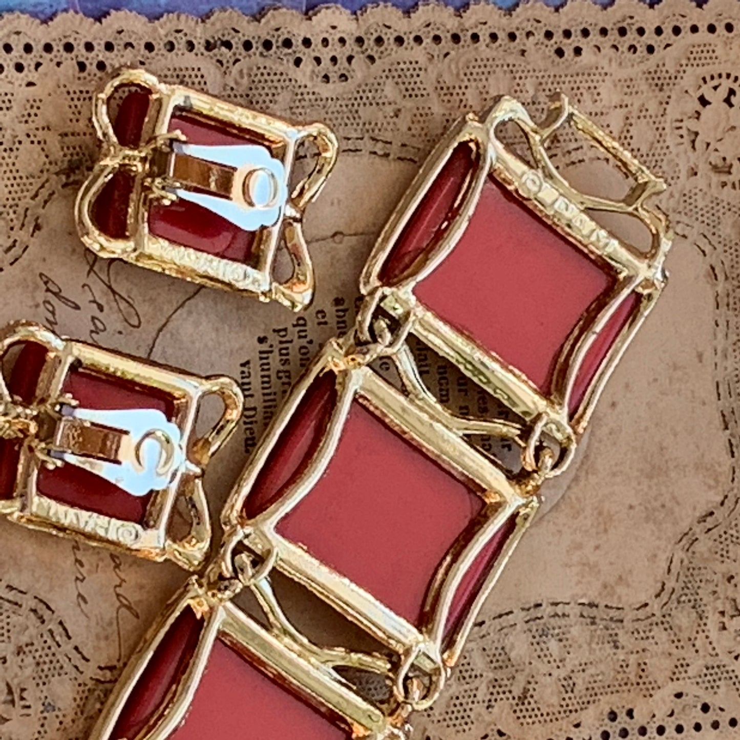 Vintage Signed Pam Red Heraldic Plastic Bracelet & Earring Set - Lady Slippers