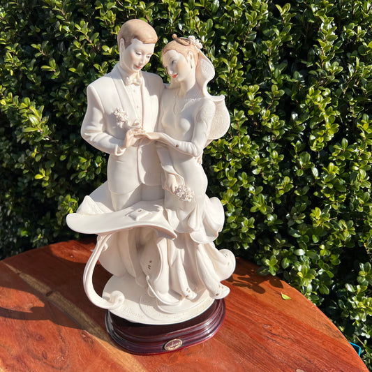 Vintage Guiseppe Armani Wedding Couple Italian Capodimonte Figurine