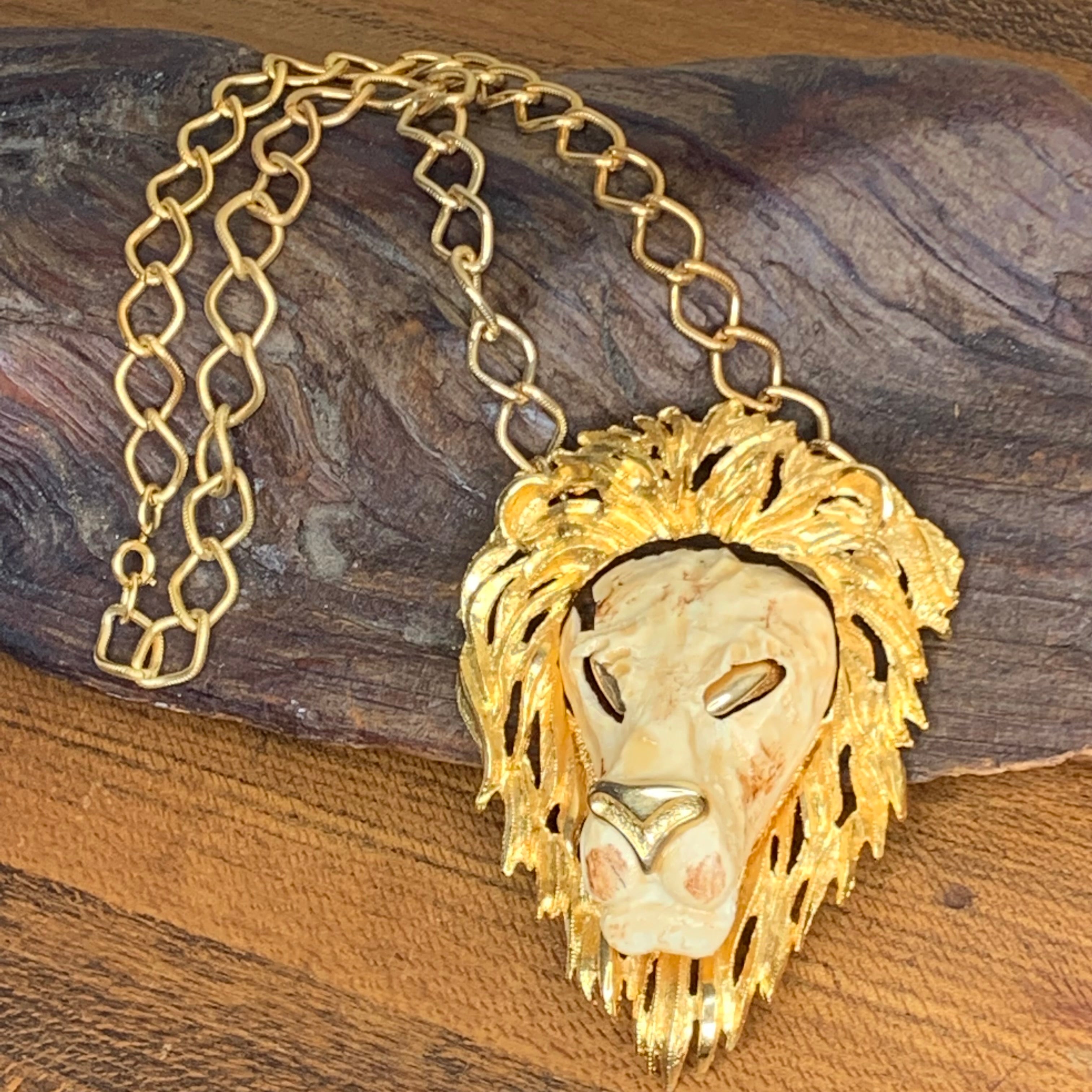 Razza on sale lion necklace