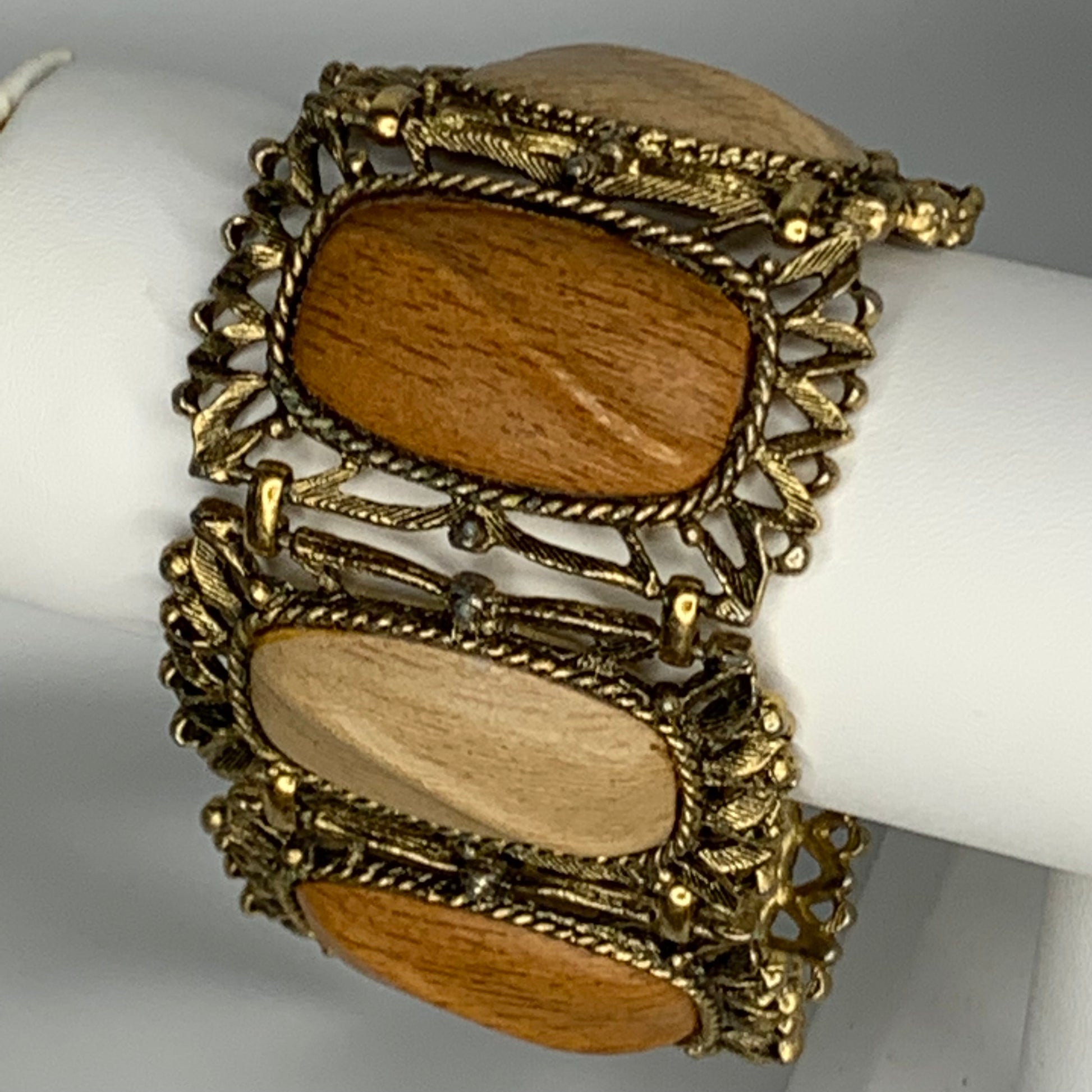 Vintage Faux Wood Plastic Cabochon Linked Bracelet. 