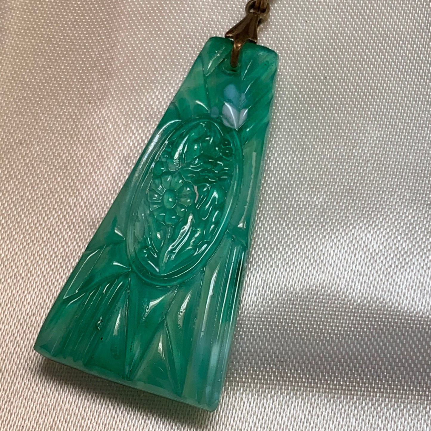Art Deco Carved Peking Glass Necklace