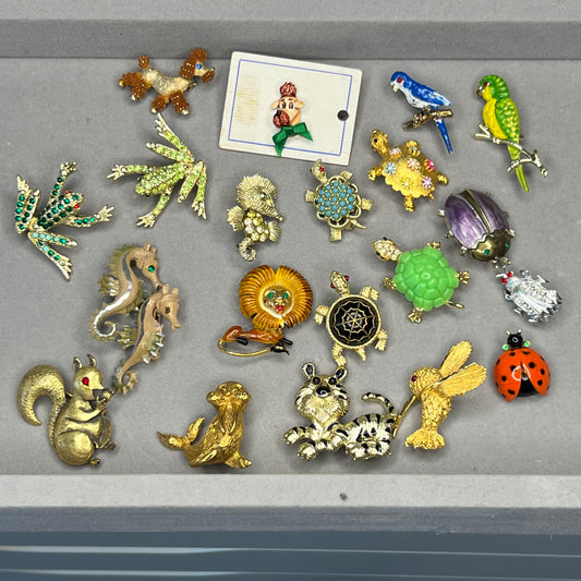 21 Piece Collection of Vintage Animal & Bird Figural Pins