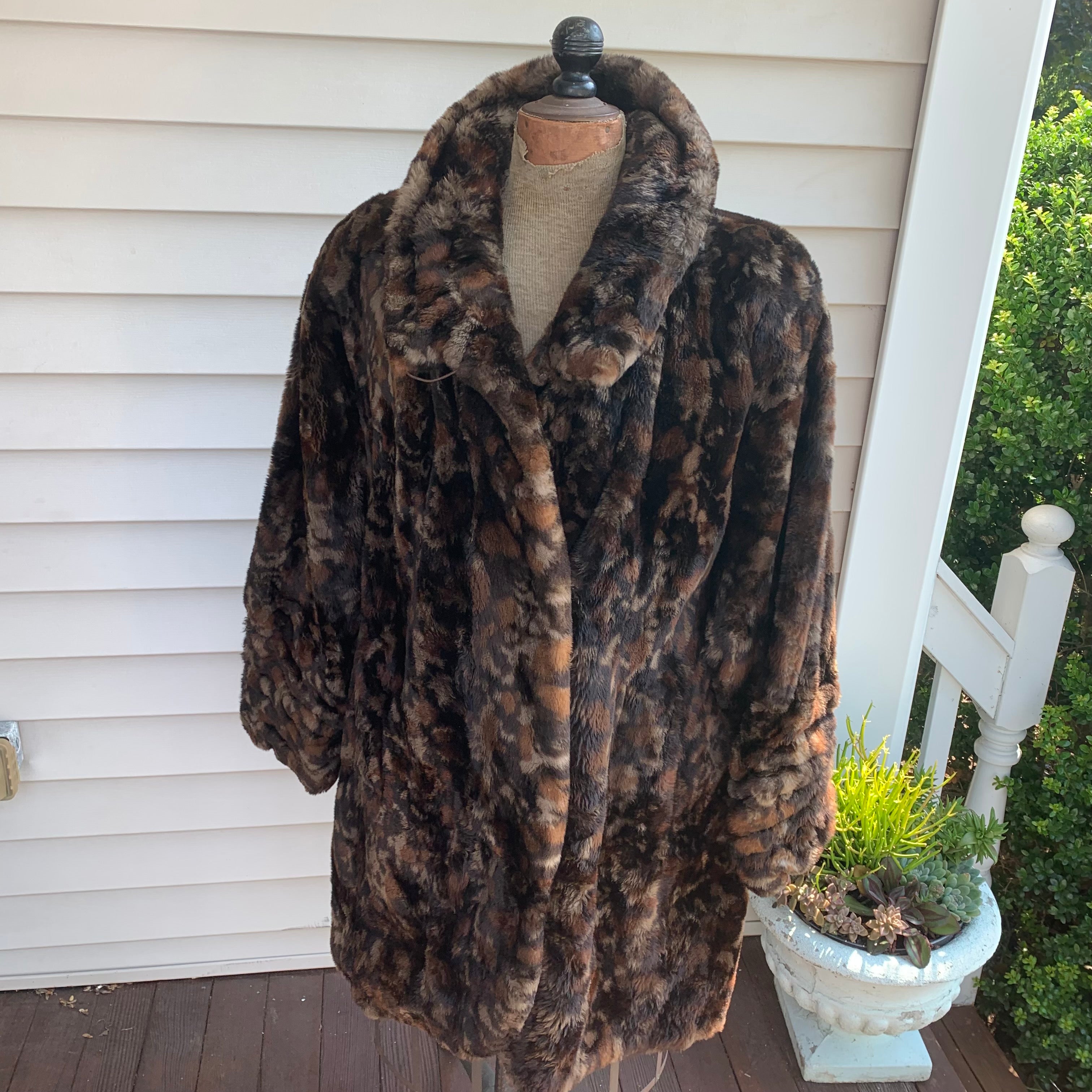 Vintage fendi store fur coat