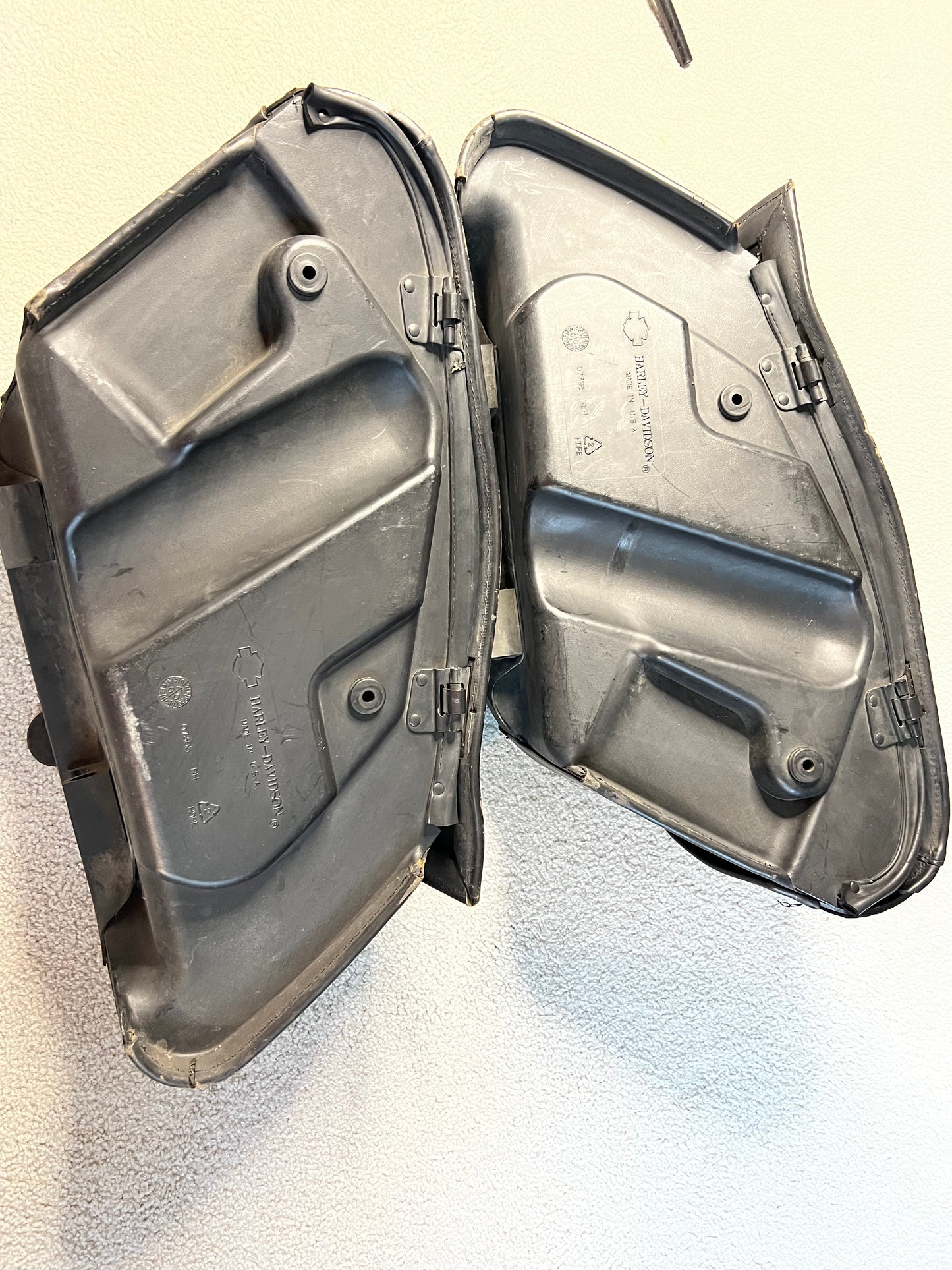 Two Harley Davidson Road King Classic OEM Motorcycle Saddlebags Preowned